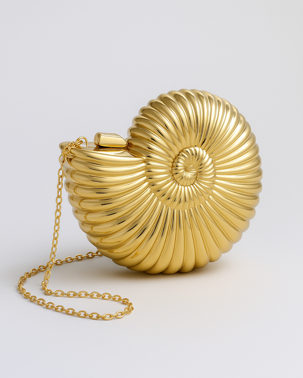 BOLSO DE MANO DORADO