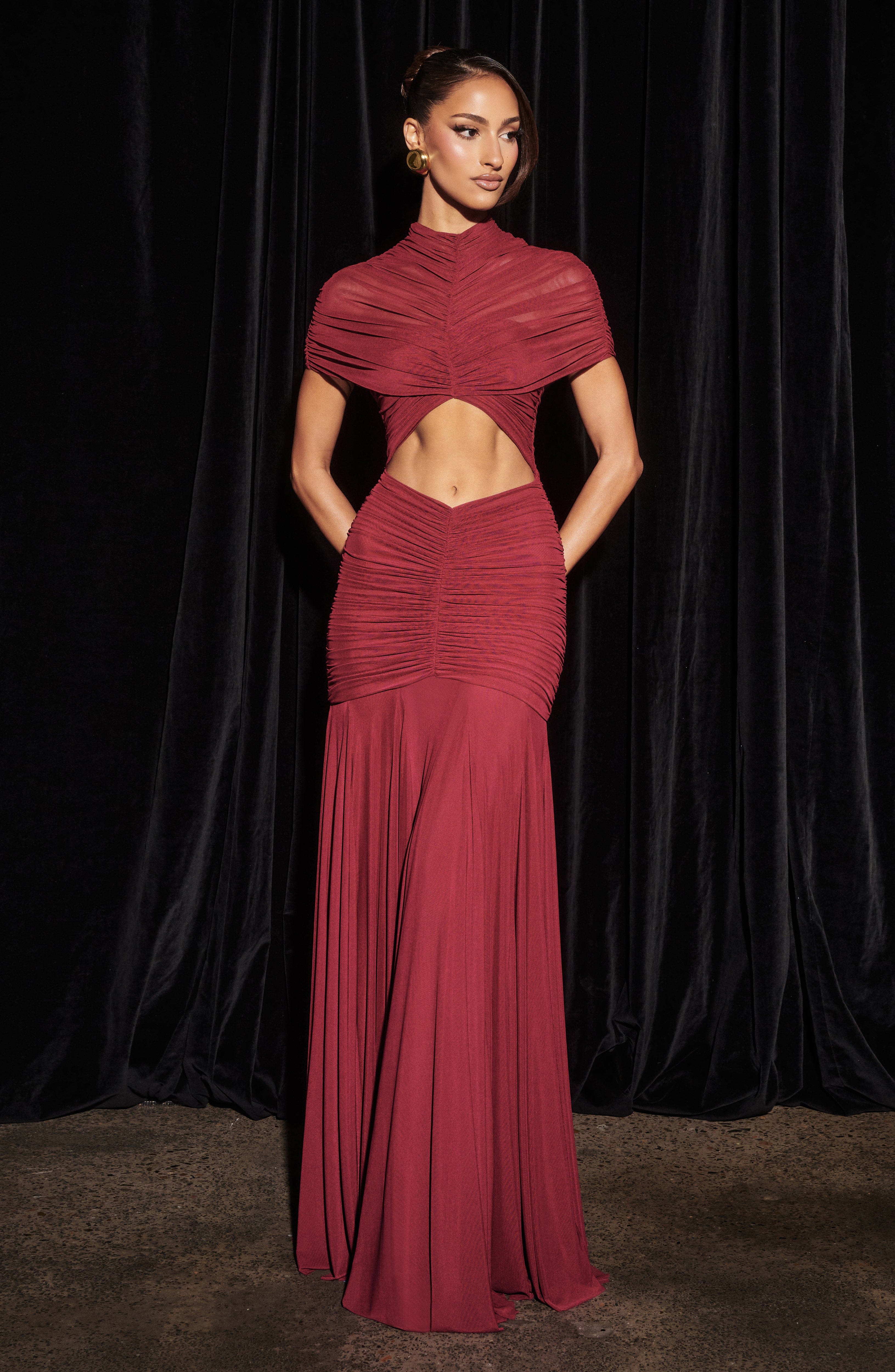MAXI VESTIDO ANAIS SILUETA SOFISTICADA CON UN TOQUE MODERNO Y ELEGANTE