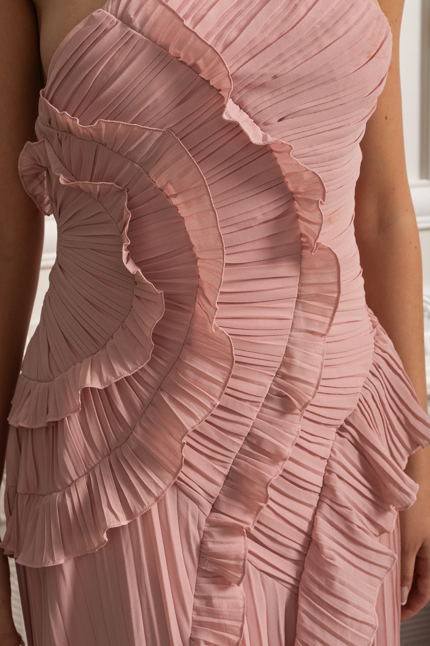 VESTIDO ARIEL MOVIMIENTO Y FEMINIDAD QUE  CAPTURAN TODAS LAS MIRADAS