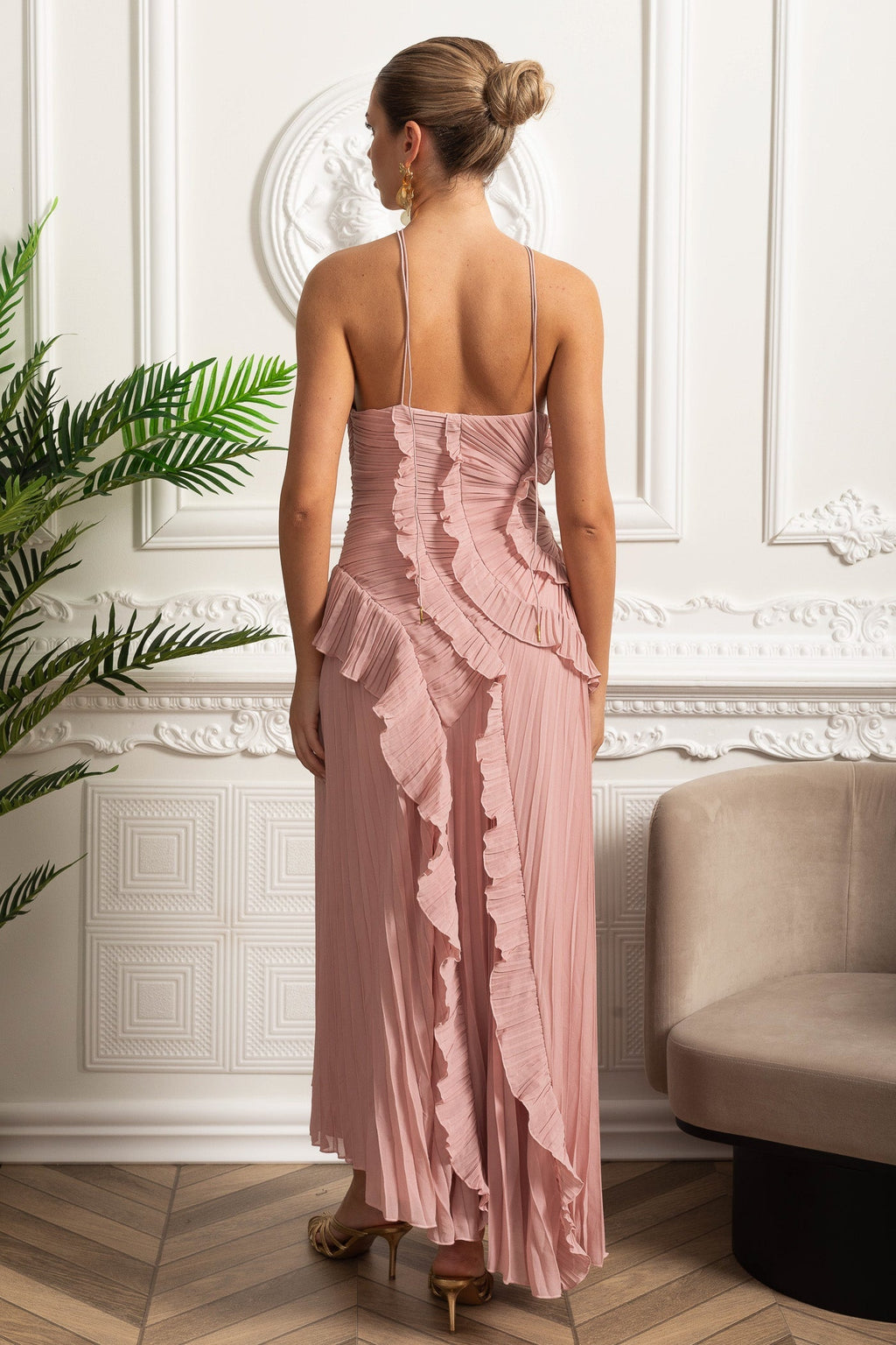 VESTIDO ARIEL MOVIMIENTO Y FEMINIDAD QUE  CAPTURAN TODAS LAS MIRADAS